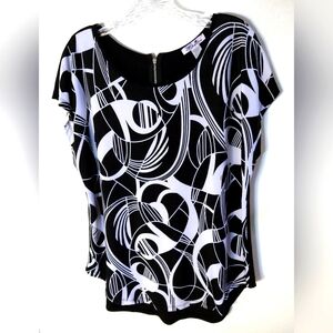 Super Line Women's Size 1 XL Black And White Design Short Sleeve Shirt/Top